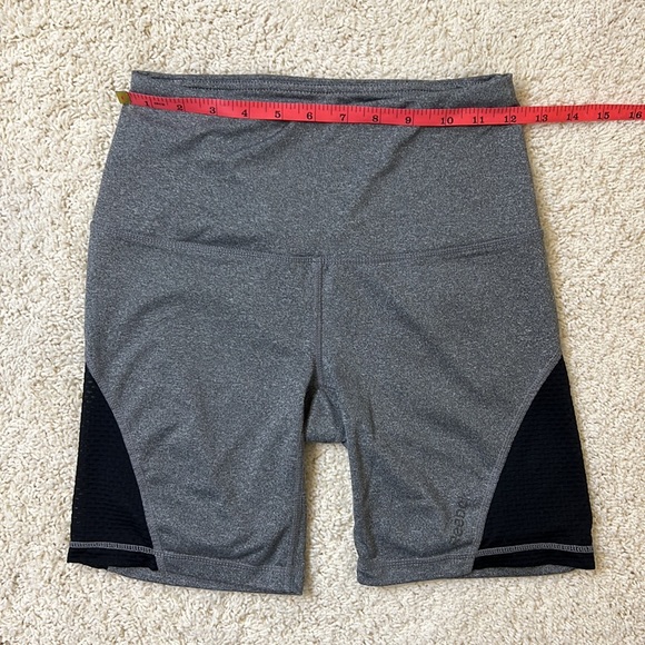 Reebok Bermuda Color Block Biker Short - Picture 7 of 9